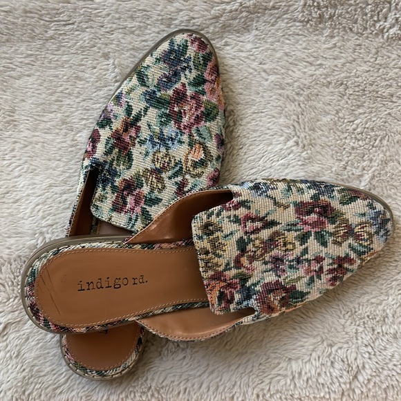 •| vintage tapestry print slip ons - Picture 2 of 7
